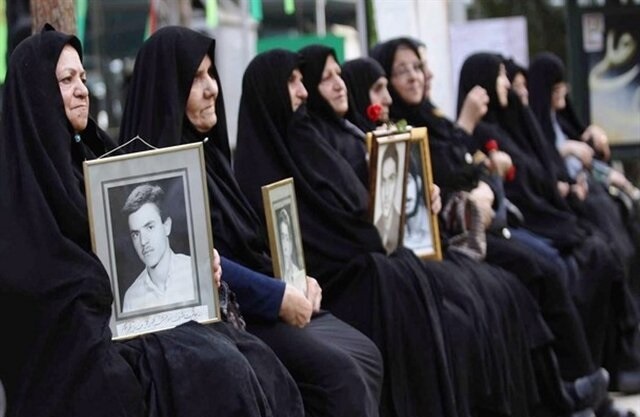 یادداشت| مادران و همسران شهدا؛ غرس‌کنندگان و بارورکنندگان نهال شهید