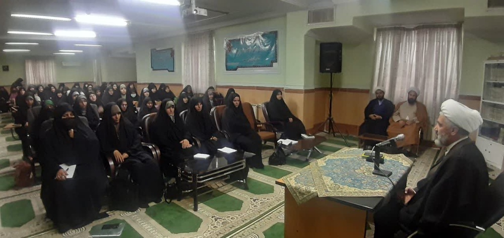 برگزاری نشست سیاسی اجتماعی در مدرسه علمیه تخصصی ایلام