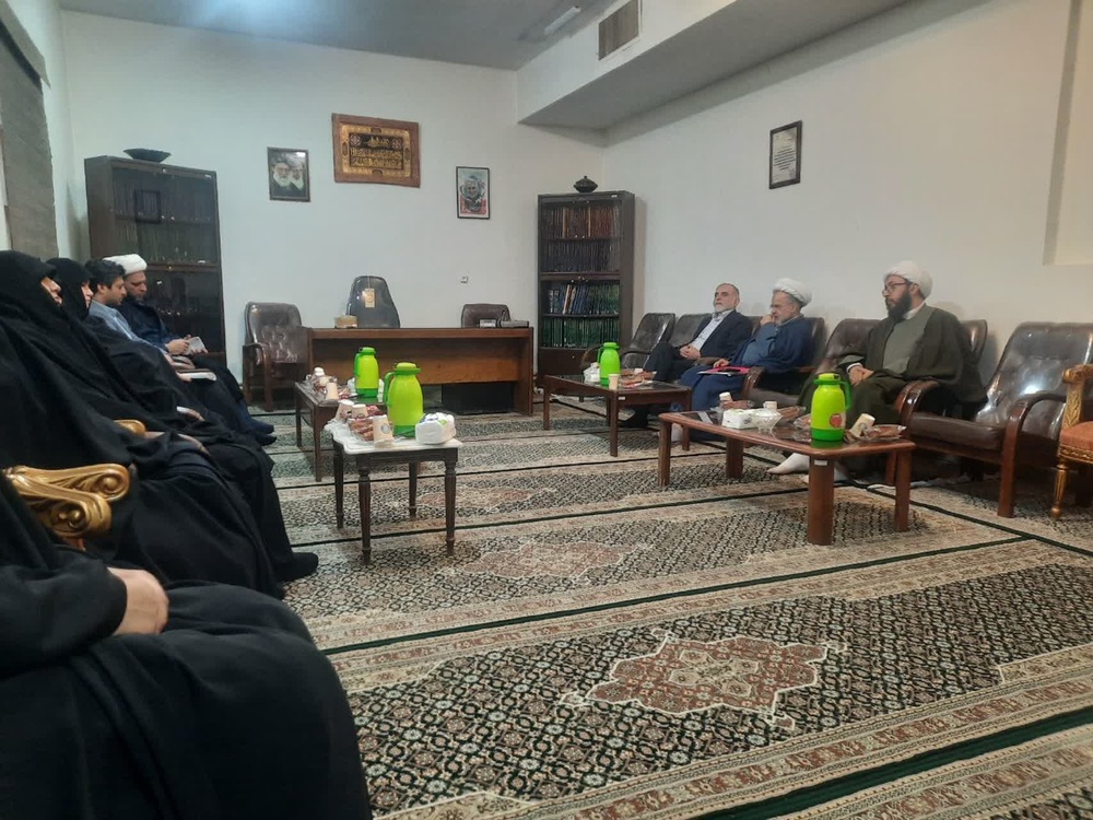 بازدید از مدرسه مشکات و بررسی روند پیشرفت‌های آموزشی، فرهنگی و پژوهشی