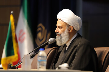 راه مقابله با نفوذ تبلیغات دشمن، بازگشت به اخلاق فاطمی و نمایش شفقت دینی در میان مردم است