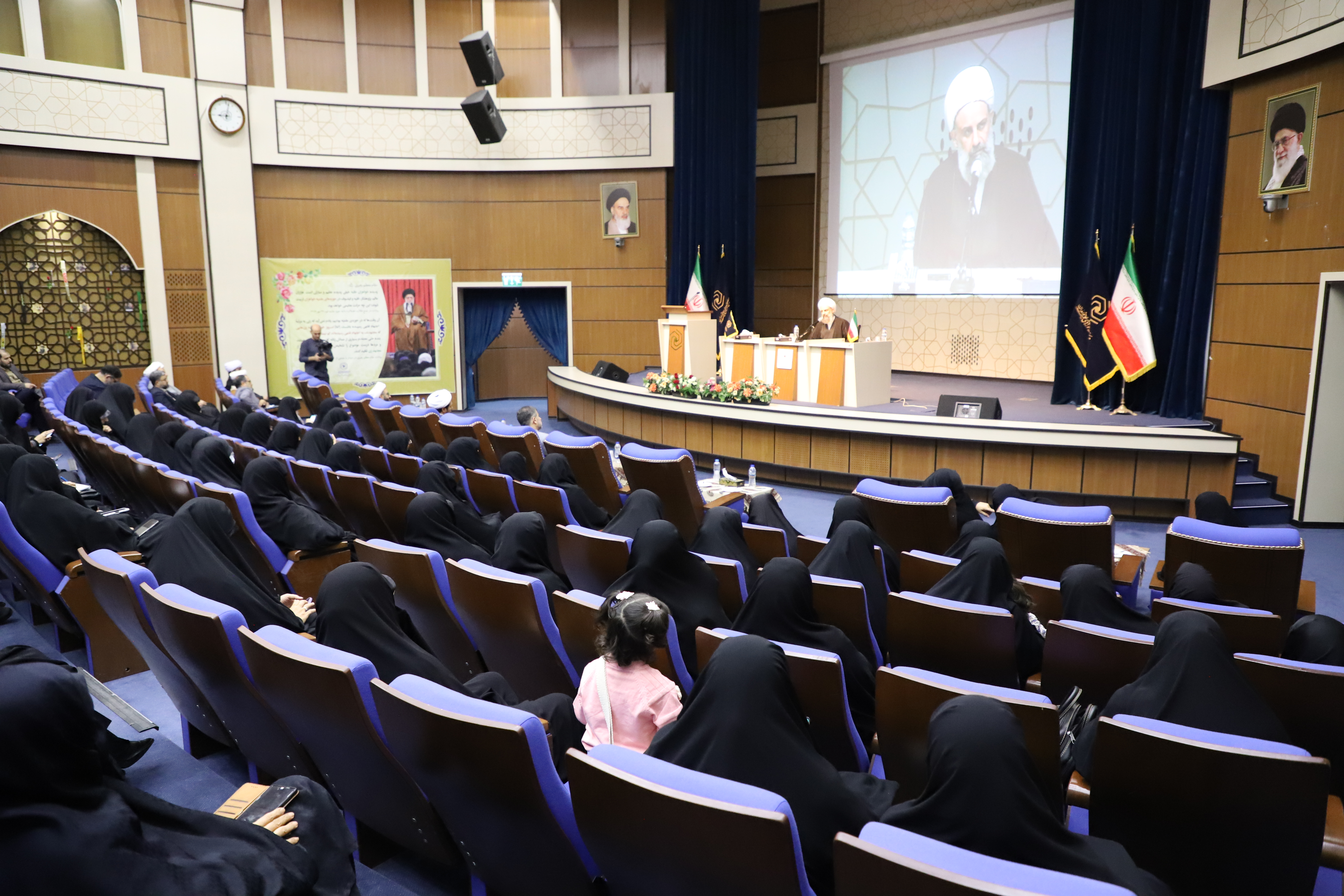 مهمترین عامل رشد پژوهش، انگیزهبخشی به طلاب است/ ضرورت نگاه آیندهپژوهانه در عصر هوش مصنوعی +تصاویر