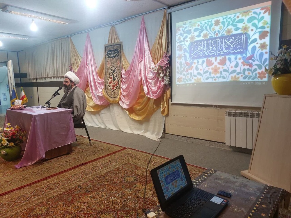 حضرت زهرا(س) تجسم عبادت و ولایت‌مداری است