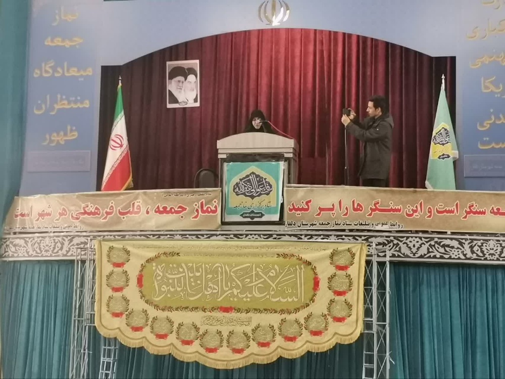 تبیین جایگاه زن مسلمان و الگوگیری از حضرت زهرا 