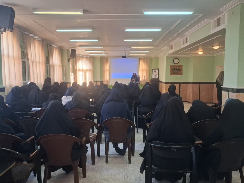 هویت دخترانه و مسیرهای رشد شخصیتی