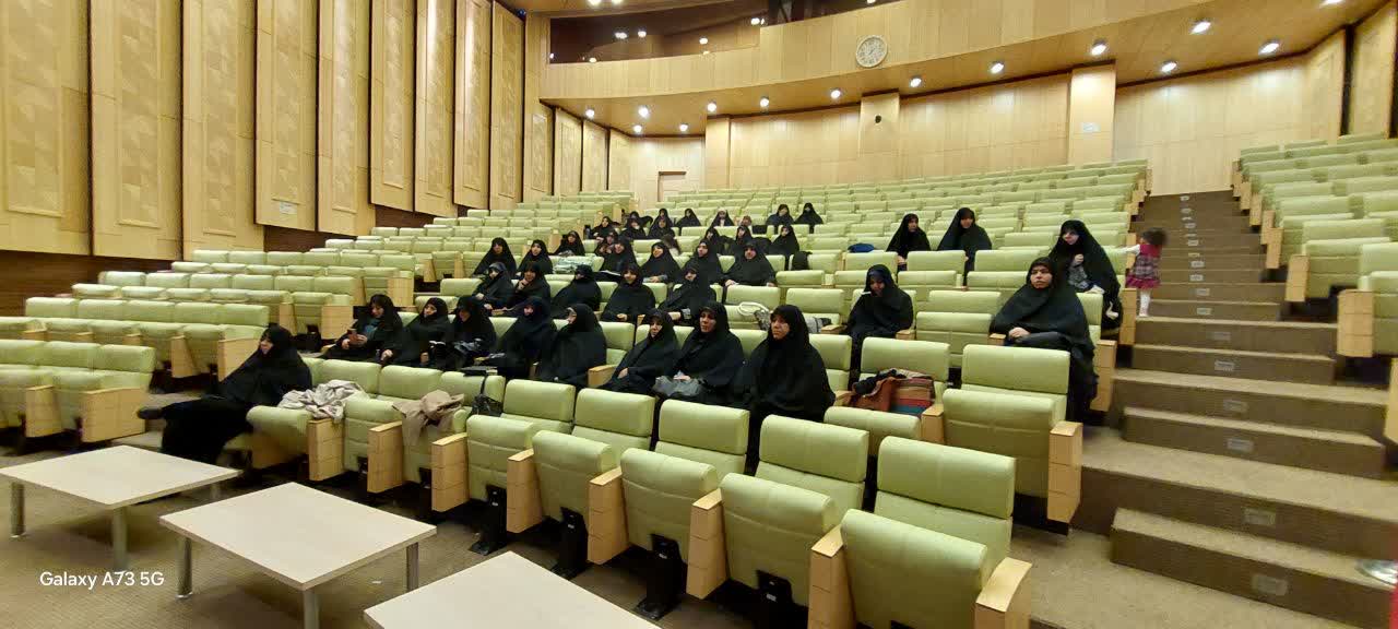 برگزاری دوره آموزش رفاهی ویژه کارکنان ستادی خواهر حوزه‌های علمیه خواهران در شهر خمین +تصاویر