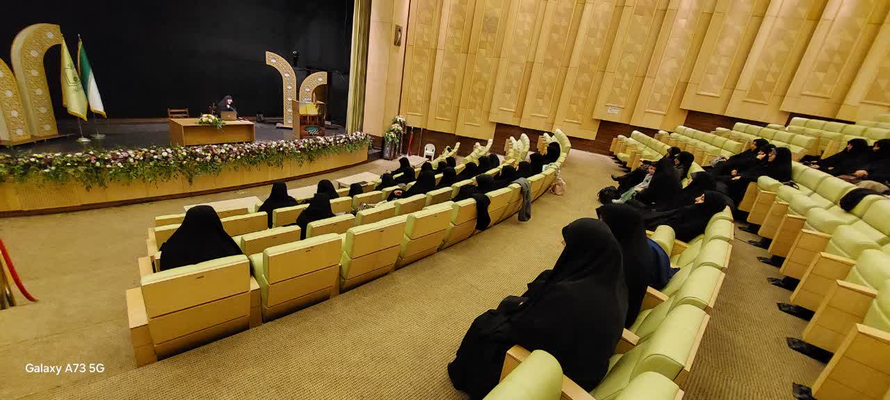 برگزاری دوره آموزش رفاهی ویژه کارکنان ستادی خواهر حوزه‌های علمیه خواهران در شهر خمین +تصاویر