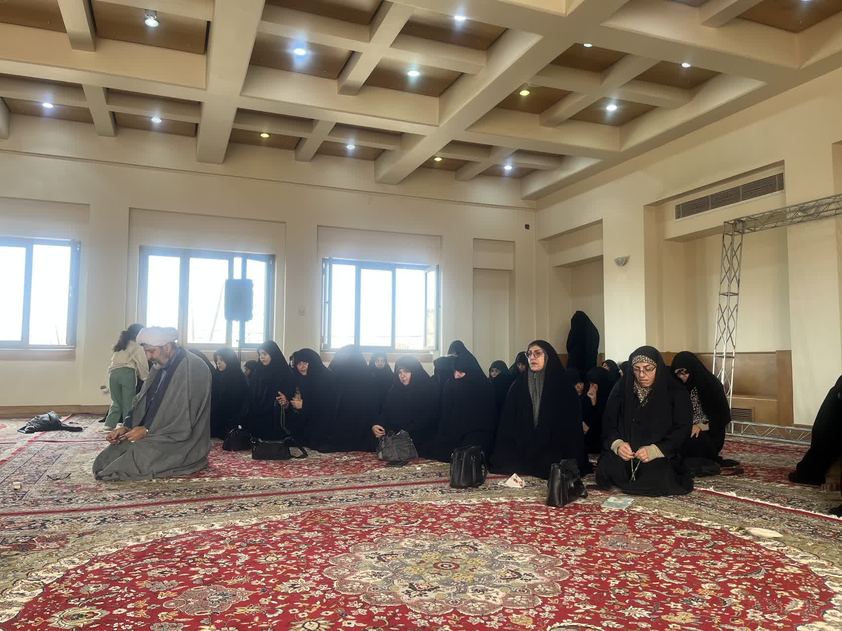 برگزاری دوره آموزش رفاهی ویژه کارکنان ستادی خواهر حوزههای علمیه خواهران در شهر خمین +تصاویر