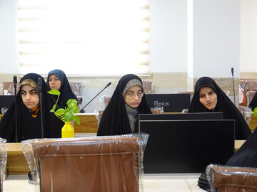 گزارش تصویری از برگزاری کرسی آزاداندیشی با موضوع: «ورود حکومت به مسئله حجاب؛ حق یا تکلیف؟» در اصفهان