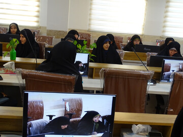 گزارش تصویری از برگزاری کرسی آزاداندیشی با موضوع: «ورود حکومت به مسئله حجاب؛ حق یا تکلیف؟» در اصفهان