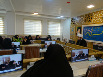گزارش تصویری از برگزاری کرسی آزاداندیشی با موضوع: «ورود حکومت به مسئله حجاب؛ حق یا تکلیف؟» در اصفهان