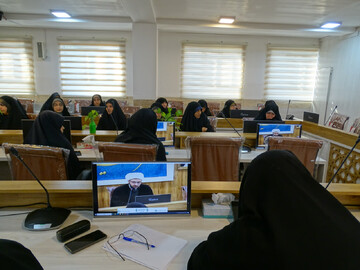 گزارش تصویری از برگزاری کرسی آزاداندیشی با موضوع: «ورود حکومت به مسئله حجاب؛ حق یا تکلیف؟» در اصفهان