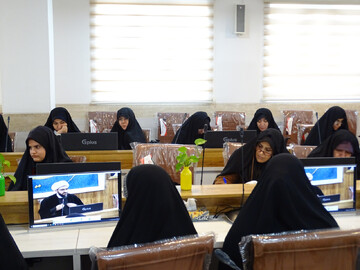 گزارش تصویری از برگزاری کرسی آزاداندیشی با موضوع: «ورود حکومت به مسئله حجاب؛ حق یا تکلیف؟» در اصفهان