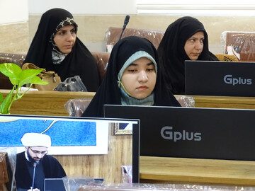 گزارش تصویری از برگزاری کرسی آزاداندیشی با موضوع: «ورود حکومت به مسئله حجاب؛ حق یا تکلیف؟» در اصفهان