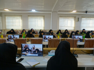 گزارش تصویری از برگزاری کرسی آزاداندیشی با موضوع: «ورود حکومت به مسئله حجاب؛ حق یا تکلیف؟» در اصفهان