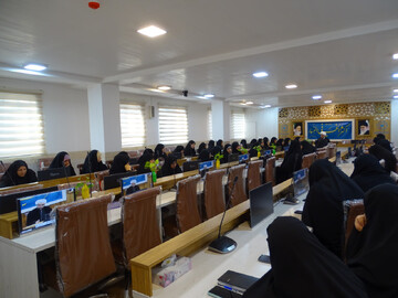 گزارش تصویری از برگزاری کرسی آزاداندیشی با موضوع: «ورود حکومت به مسئله حجاب؛ حق یا تکلیف؟» در اصفهان