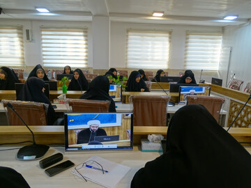 گزارش تصویری از برگزاری کرسی آزاداندیشی با موضوع: «ورود حکومت به مسئله حجاب؛ حق یا تکلیف؟» در اصفهان