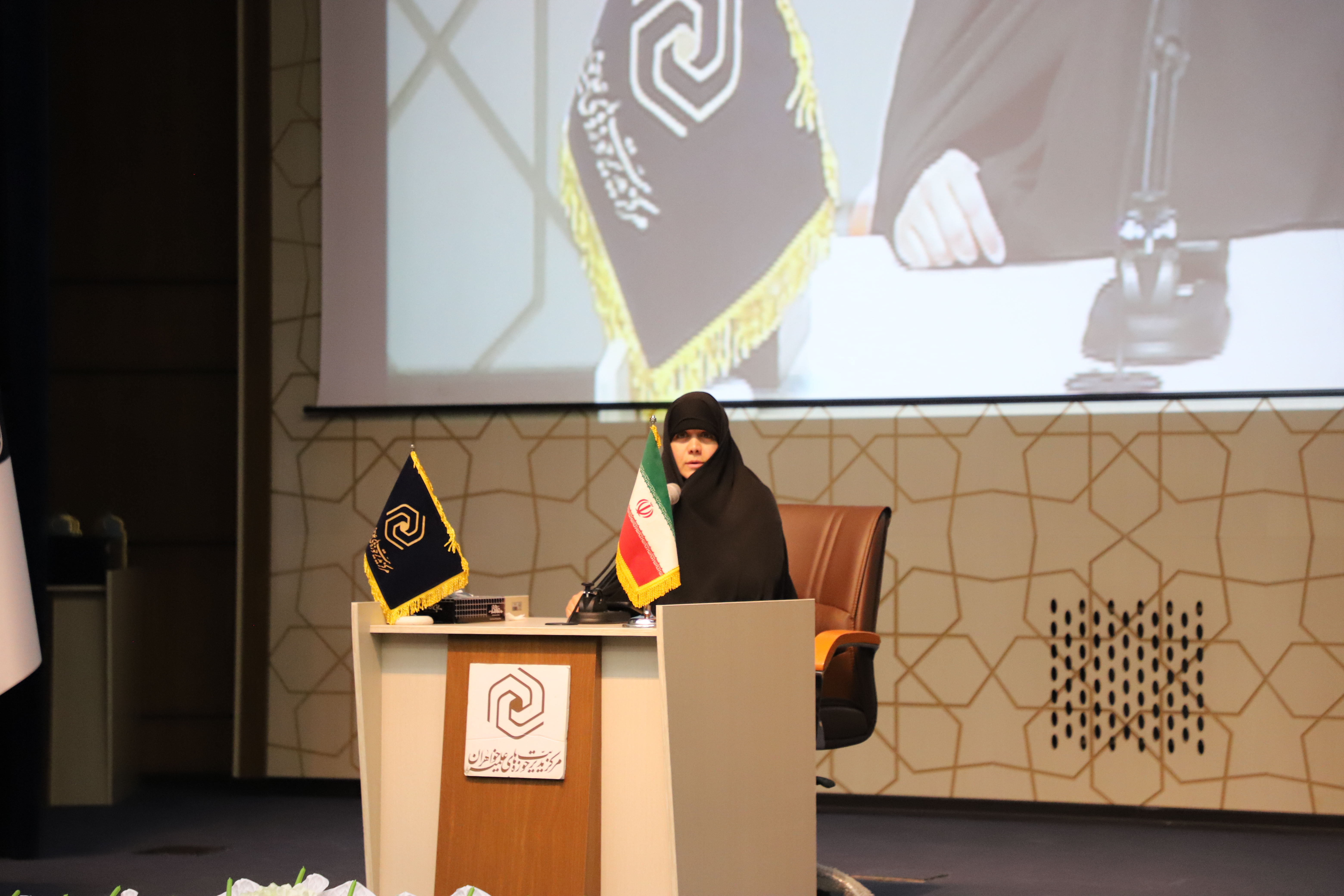 نماز، نظام خودتنظیمی معنوی و سازوکار بازآفرینی هویت زن مسلمان در جهان معاصر است