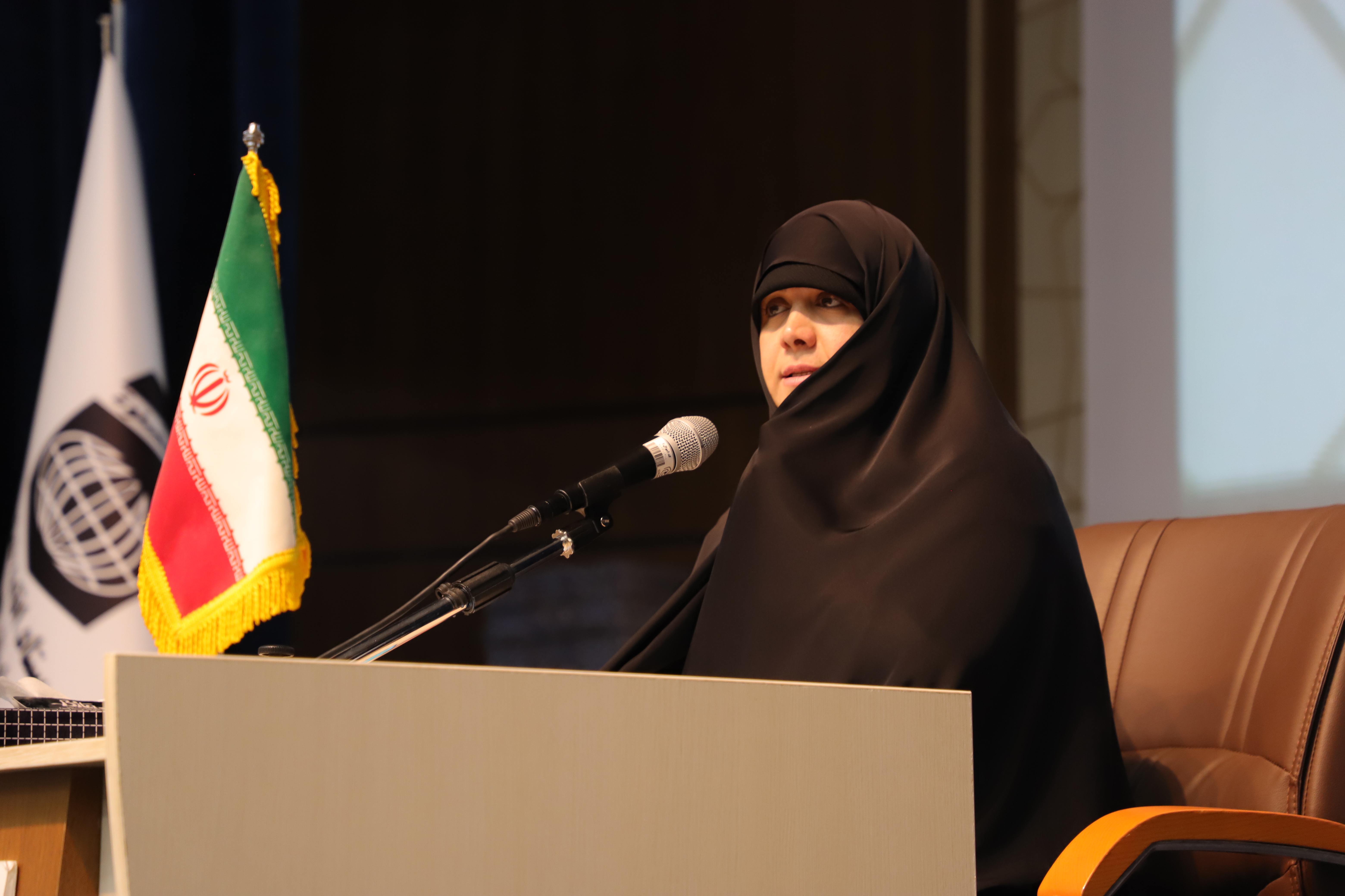 نماز، نظام خودتنظیمی معنوی و سازوکار بازآفرینی هویت زن مسلمان در جهان معاصر است