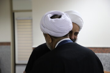 دیدار نماینده ولی‌فقیه و امام جمعه کرمان با مدیر حوزه‌های علمیه خواهران