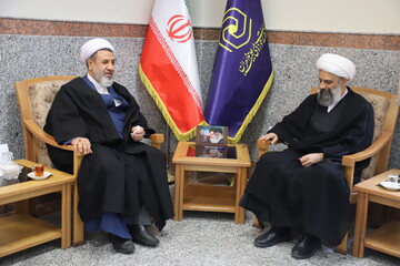 دیدار نماینده ولی‌فقیه و امام جمعه کرمان با مدیر حوزه‌های علمیه خواهران