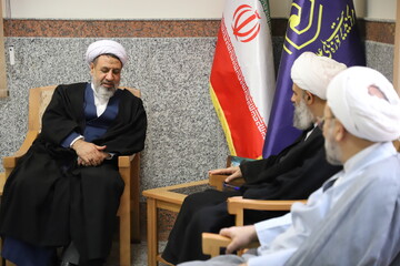 دیدار نماینده ولی‌فقیه و امام جمعه کرمان با مدیر حوزه‌های علمیه خواهران