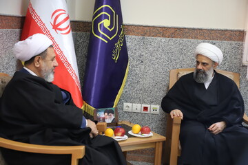 دیدار نماینده ولی‌فقیه و امام جمعه کرمان با مدیر حوزه‌های علمیه خواهران