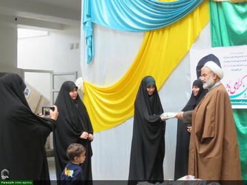 تصاویر/ نشست علمی-پژوهشی در مدرسه علمیه خواهران برازجان