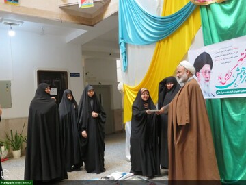 تصاویر/ نشست علمی-پژوهشی در مدرسه علمیه خواهران برازجان