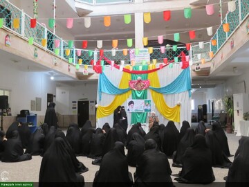 تصاویر/ نشست علمی-پژوهشی در مدرسه علمیه خواهران برازجان