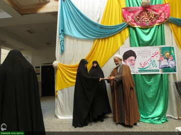 تصاویر/ نشست علمی-پژوهشی در مدرسه علمیه خواهران برازجان