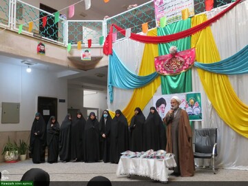 تصاویر/ نشست علمی-پژوهشی در مدرسه علمیه خواهران برازجان