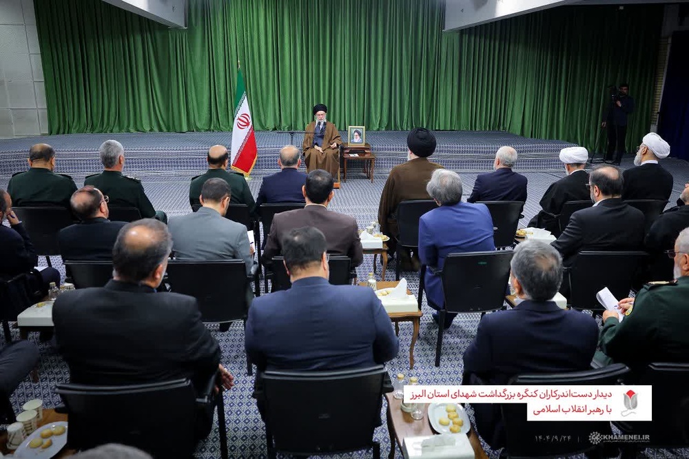 ارزش‌ها و انگیزه‌های شهدا باید به نسل بعد انتقال یابد/ حفظ هویت دینی از سوی جوانان امروز، بسیار ارزشمند است