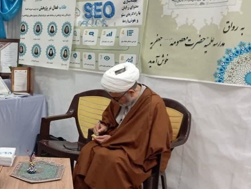 رونمایی از ۸ فیلمنامه‌ و  کتب تألیفی طلاب خواهر در نمایشگاه دستاوردهای پژوهشی قم