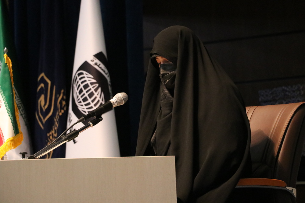 مادر در انتقال مفاهیم دینی نقش الگو و اساسی دارد