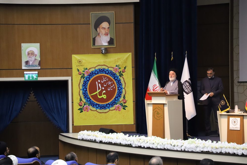 میدان‌داران و مربیان اصلی نماز خواندن در جامعه مادران هستند