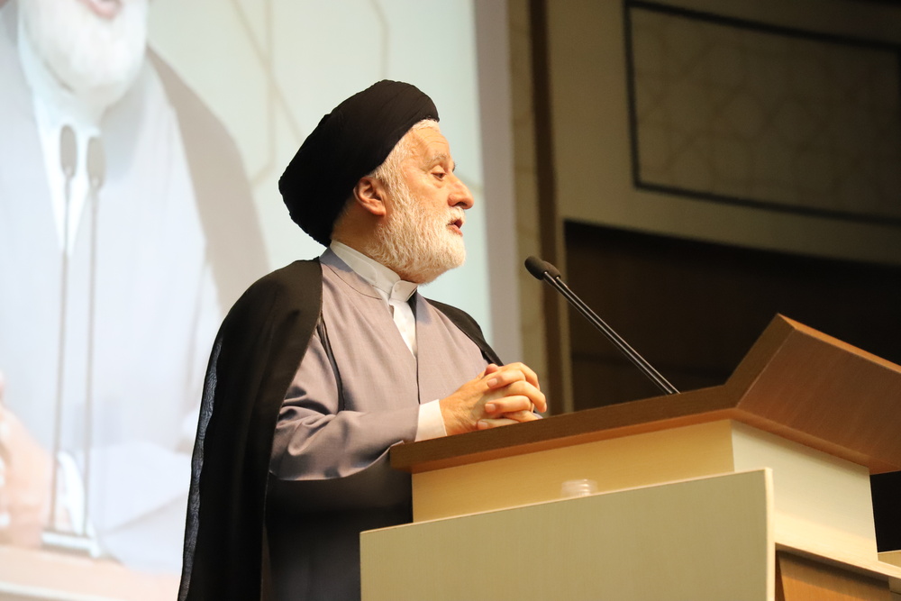 میدان‌داران و مربیان اصلی نماز خواندن در جامعه مادران هستند