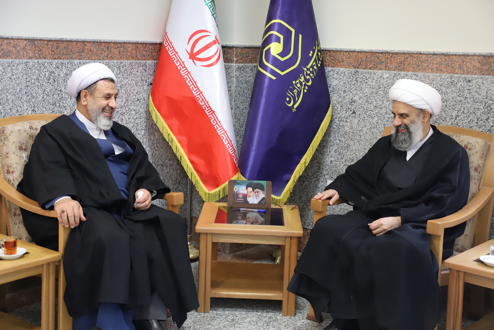 دیدار نماینده ولی‌فقیه و امام جمعه کرمان با مدیر حوزه‌های علمیه خواهران