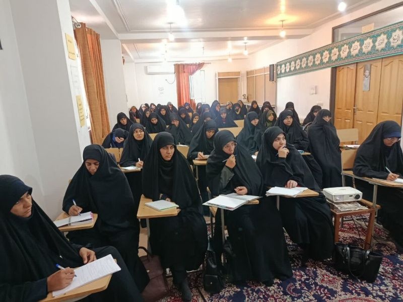 حوزههای علمیه پرچمدار جهاد تبیین باشند