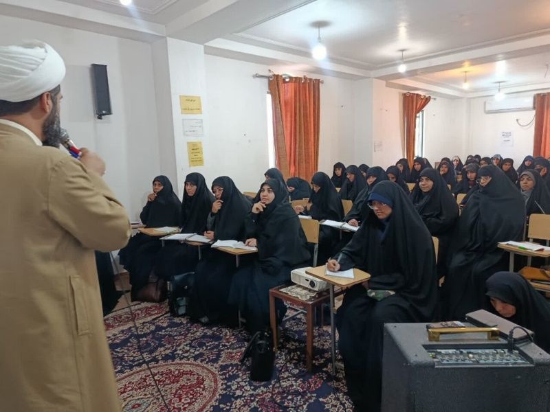 حوزههای علمیه پرچمدار جهاد تبیین باشند