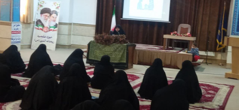 مهارت‌های همسرداری؛ محور جلسه اخلاق هفتگی در مدارس علمیه کردستان