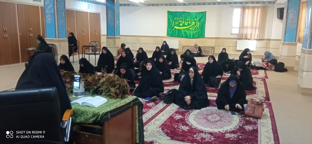 مهارتهای همسرداری؛ محور جلسه اخلاق هفتگی در مدارس علمیه کردستان