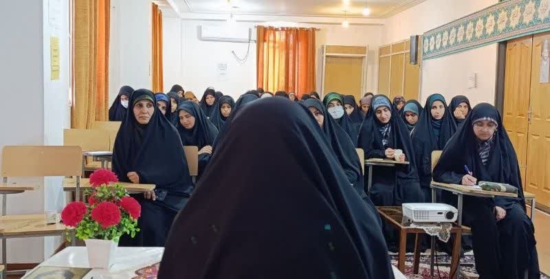 بانوی طلبه با پژوهش و جهاد تبیین، آینده‌ای روشن برای حوزه و جامعه می‌سازد