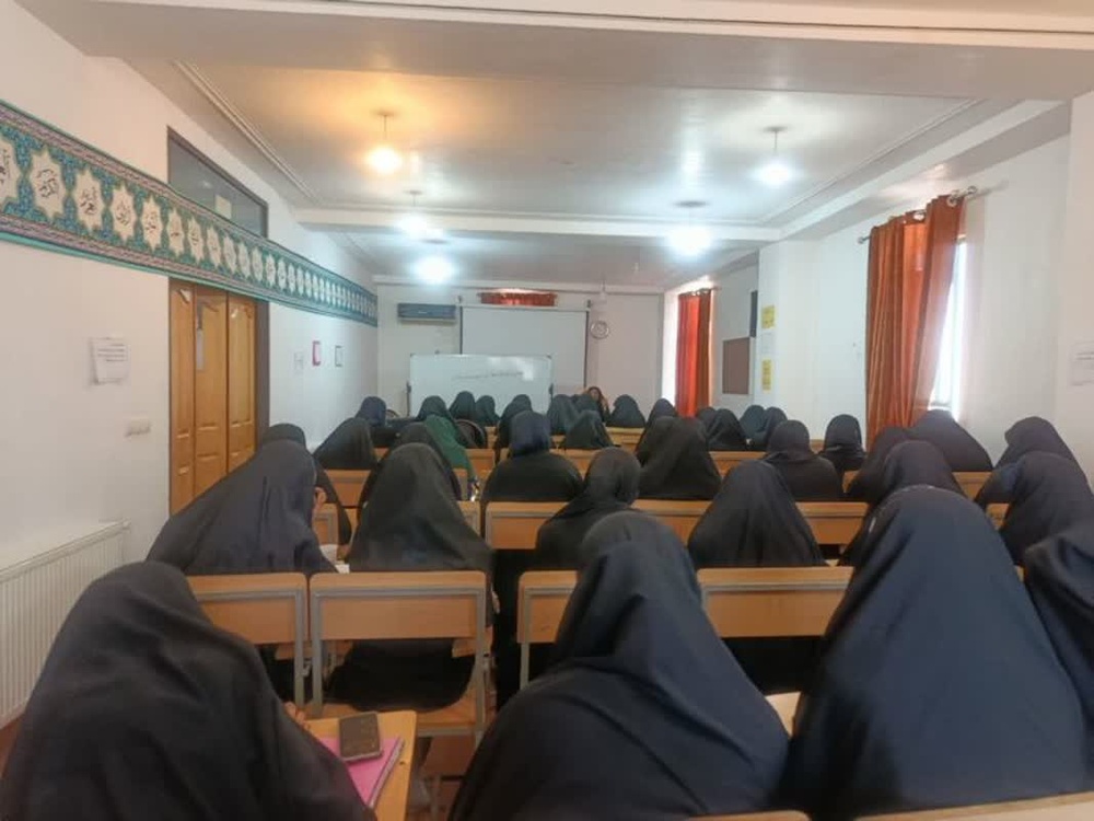 بانوی طلبه با پژوهش و جهاد تبیین، آیندهای روشن برای حوزه و جامعه میسازد