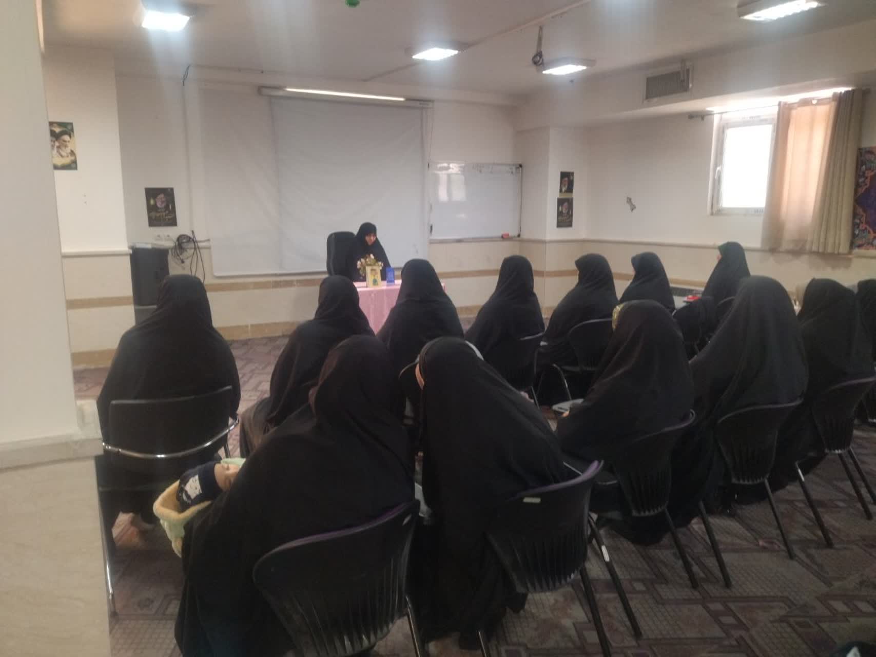 معرفی کتاب در مدرسه علمیه تخصصی خرمآباد