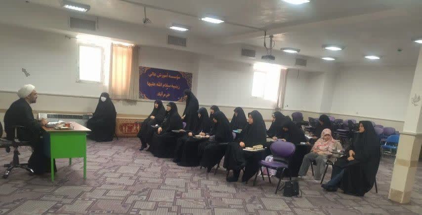 بانوان پیشگامان توسعه معارف قرآنی هستند