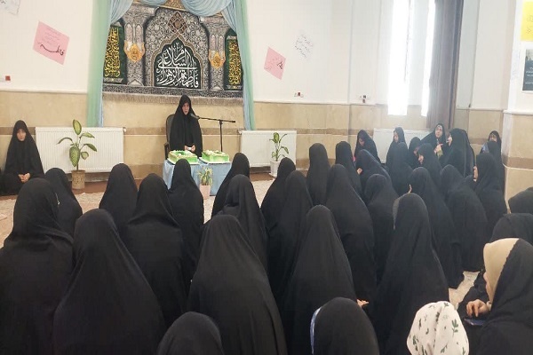 حضرت زهرا(س) الگوی عملی یک مادر در عین مدافع از ولایت است