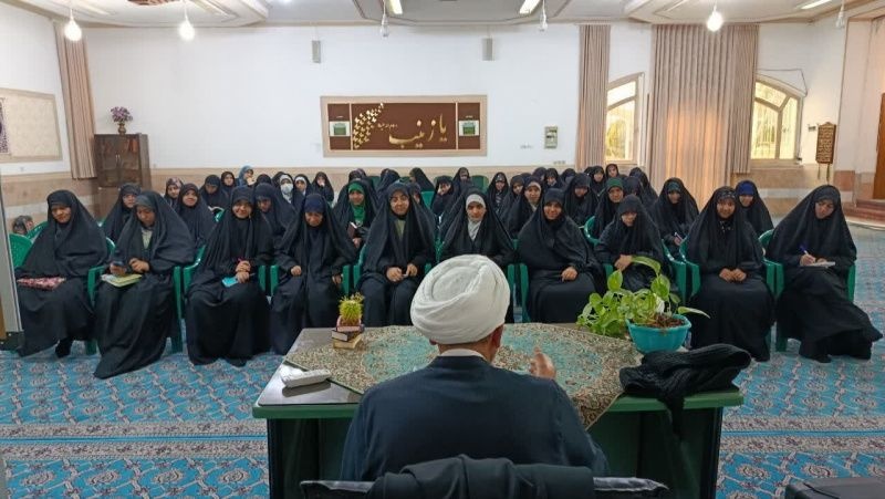 طلاب مراقب سرگرمیهای «مباح» باشند