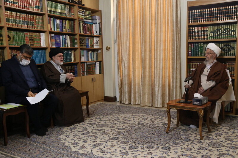 انتقاد آیت‌الله‌العظمی مکارم‌شیرازی از دریافت حق‌الوکاله‌های غیرمتعارف