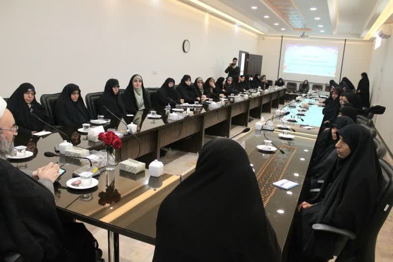 تصاویر/نشست تبیینی بانوان کنشگر کرمان به میزبانی دفتر نماینده ولی فقیه در استان