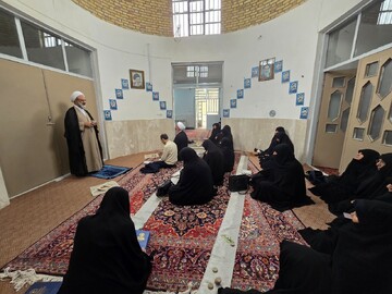 نشست مدیران مدارس علمیه خواهران استان یزد در مهریز